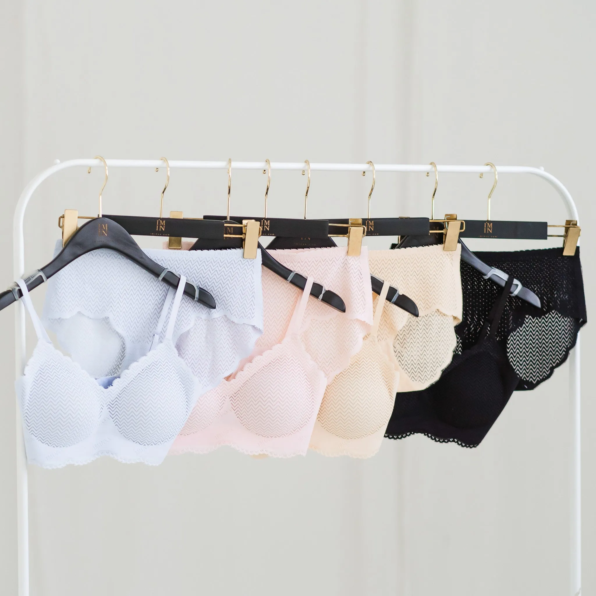 air-ee Lace Seamless Bra in Black (Signature Edition)