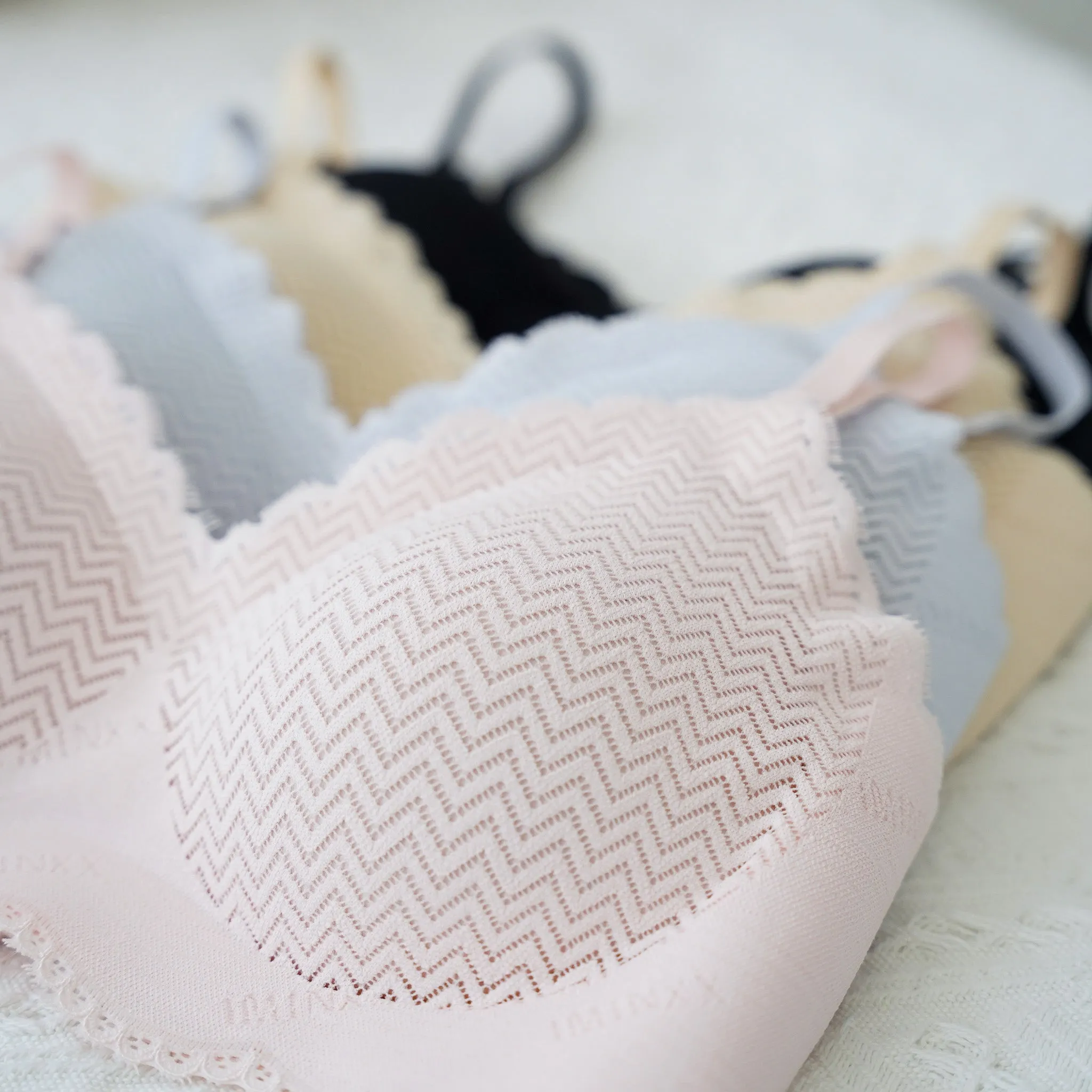 air-ee Lace Seamless Bra in Cotton Candy Pink (Signature Edition)