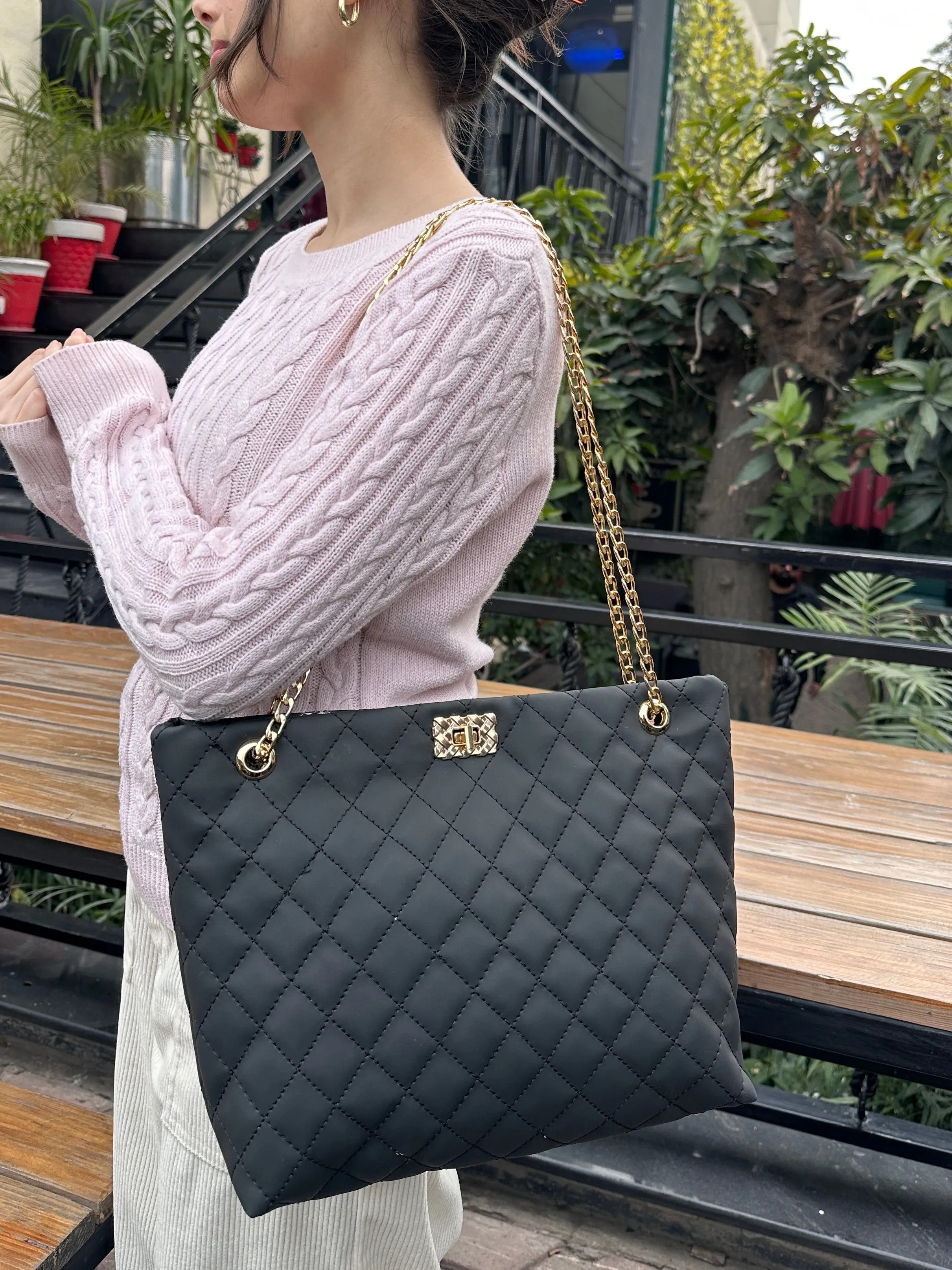 Aura -Glamour OnTheGo -Cushioned Bag- Black