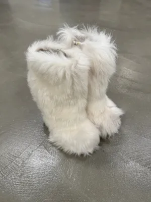 A/W2015 Fendi runway faux fur yeti boots