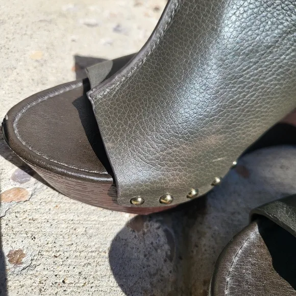 Charles by Charles David Leather Wood Heel Mule Studded Green Brown 8 Platform