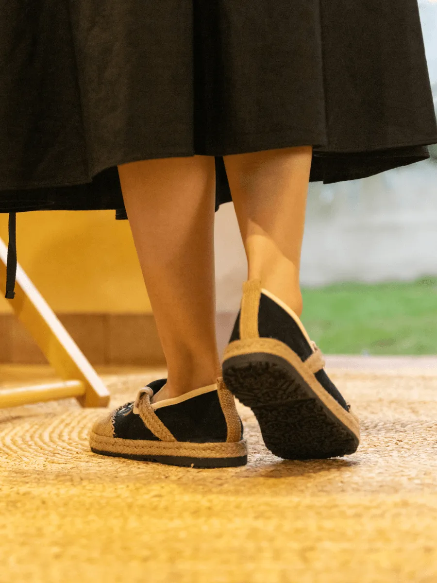 Dandelion Fall Embroidered Linen Loafer - Black