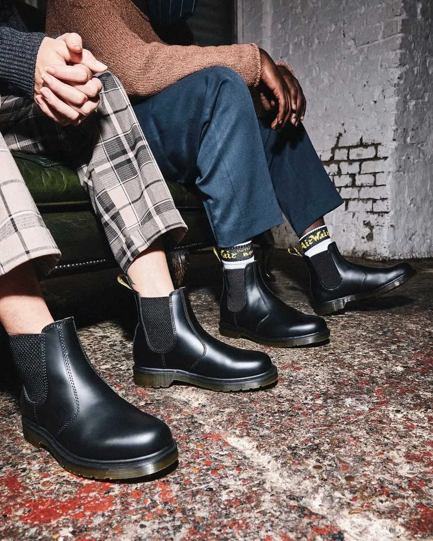 Dr Martens 2976 Smooth Leather Chelsea Boots Black PW