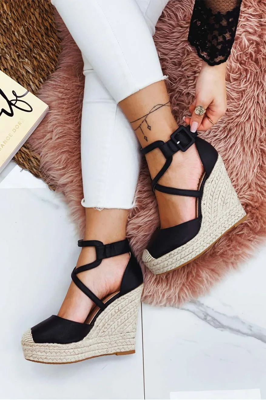 Espadrilles nere in finta pelle con zeppa e fasce ad incrocio