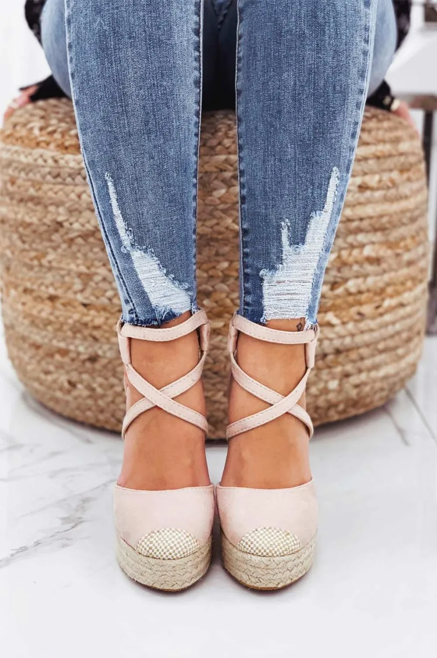 Espadrilles nude con zeppa e fasce ad incrocio