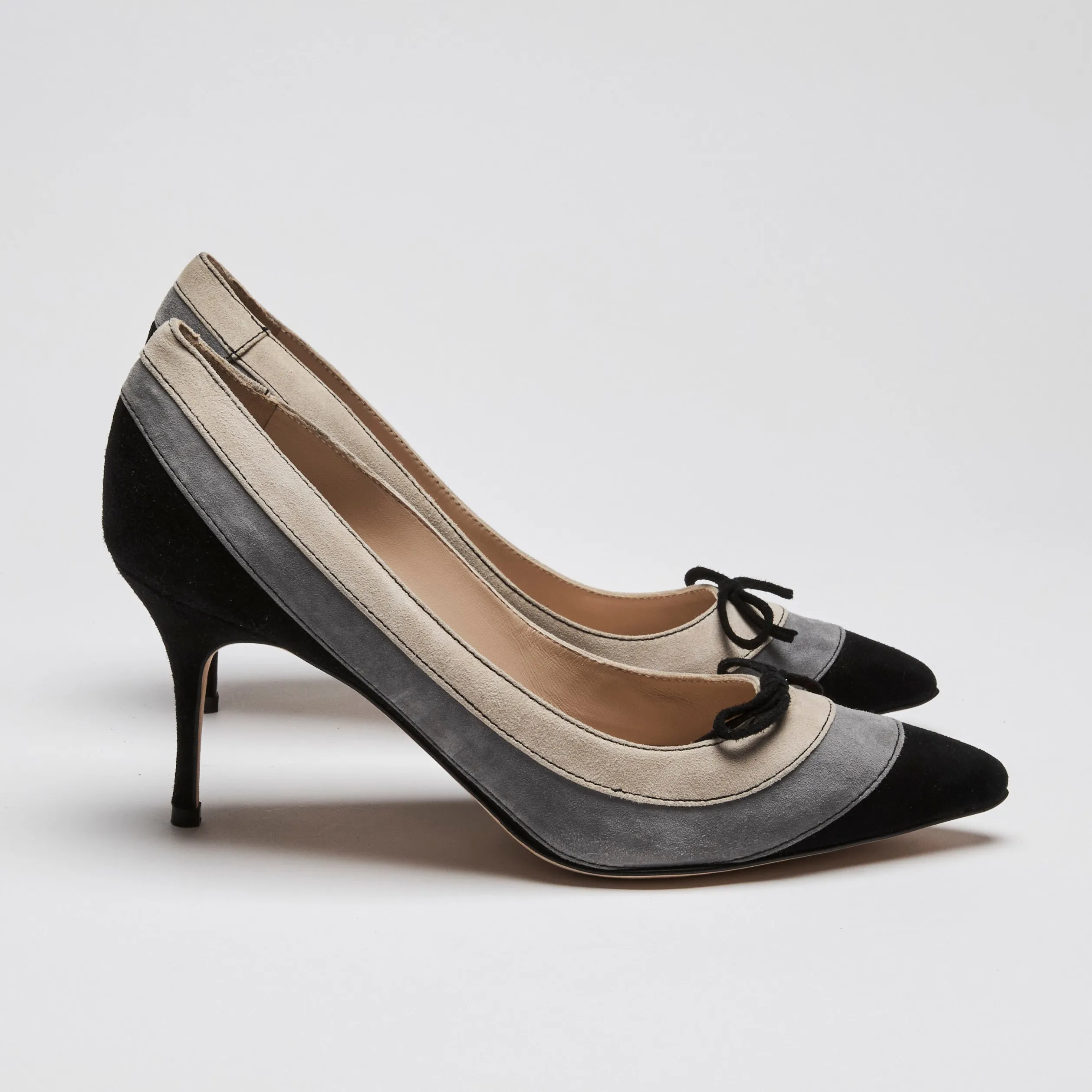 Manolo Blahnik Beige/Grey/Black Suede Point Toe Heels with Bow Size 38