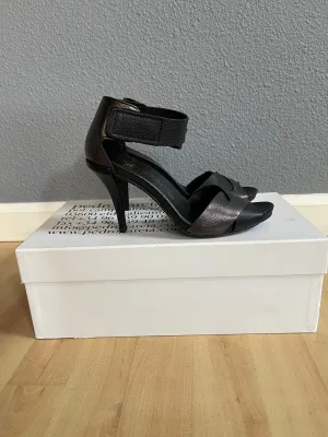 Pedro García Black Leather Heels