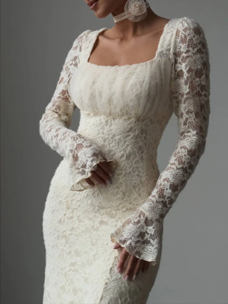 Romantic Lace-Embroidered Vintage Wedding Dress