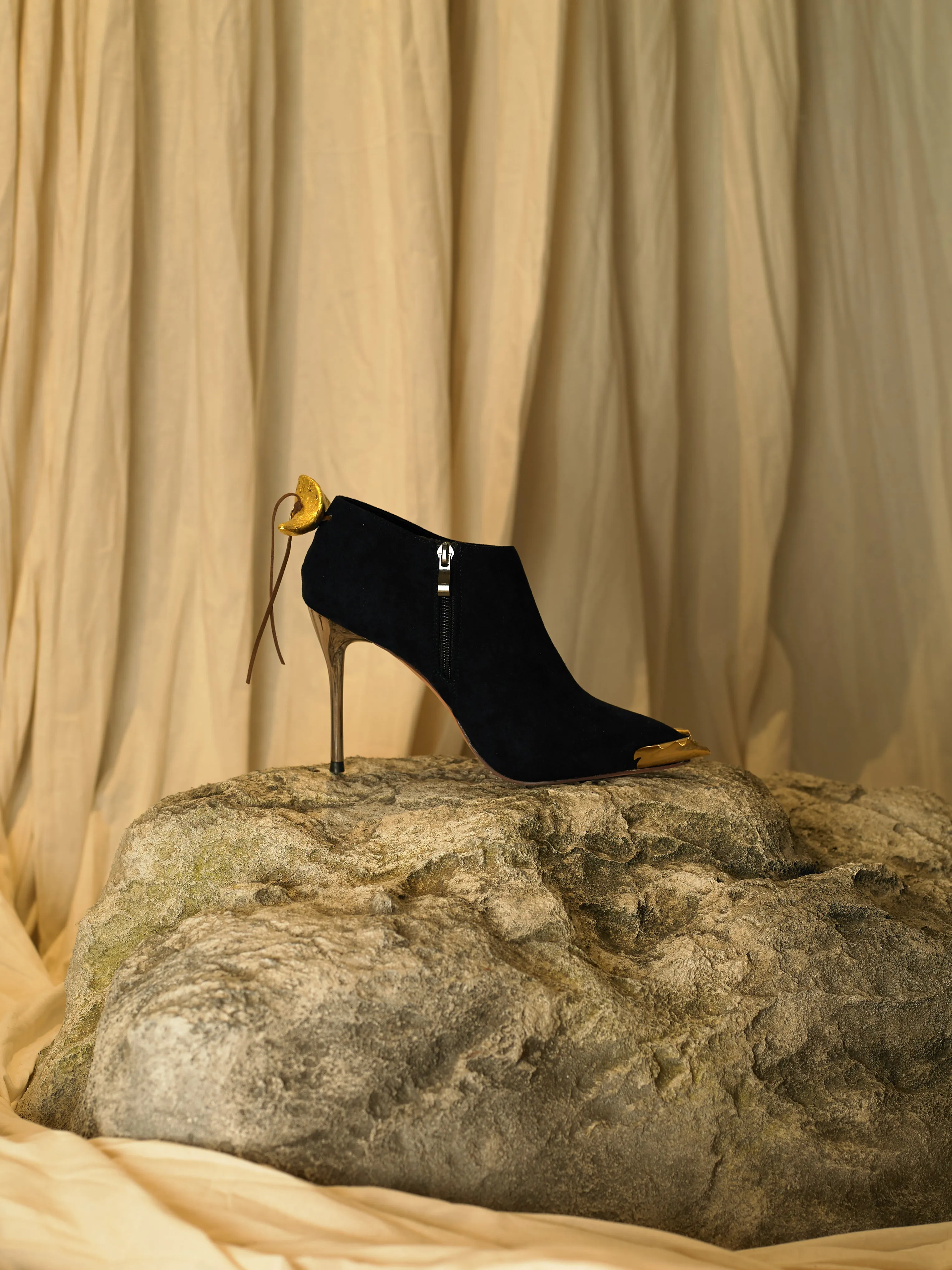 Samu Heeled Boots - Black/Gold