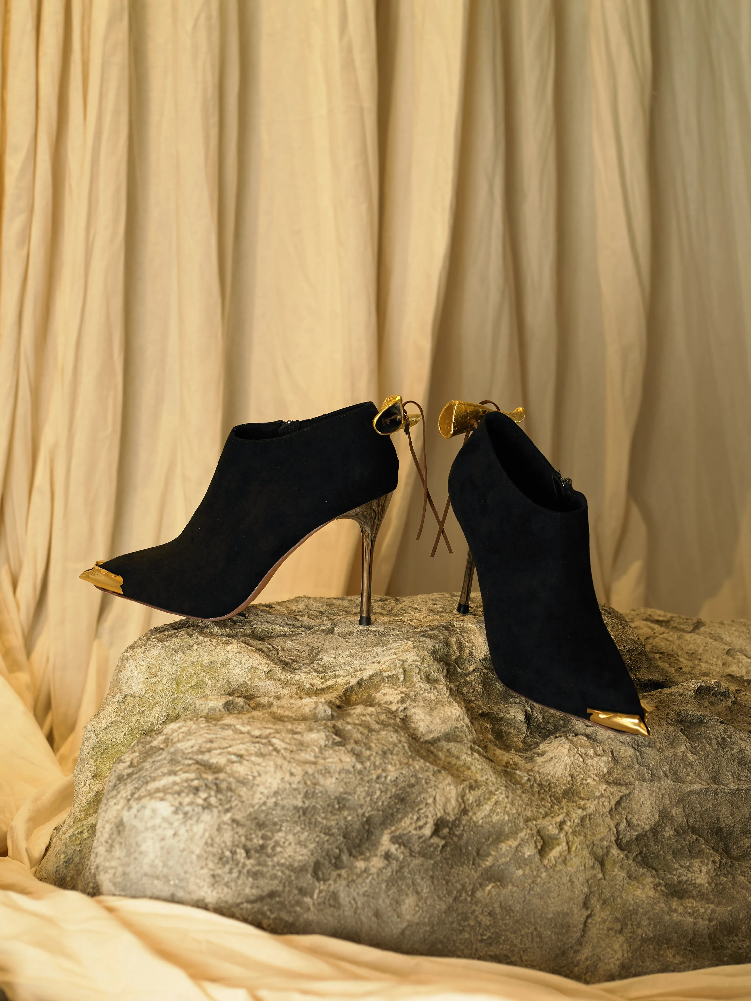 Samu Heeled Boots - Black/Gold