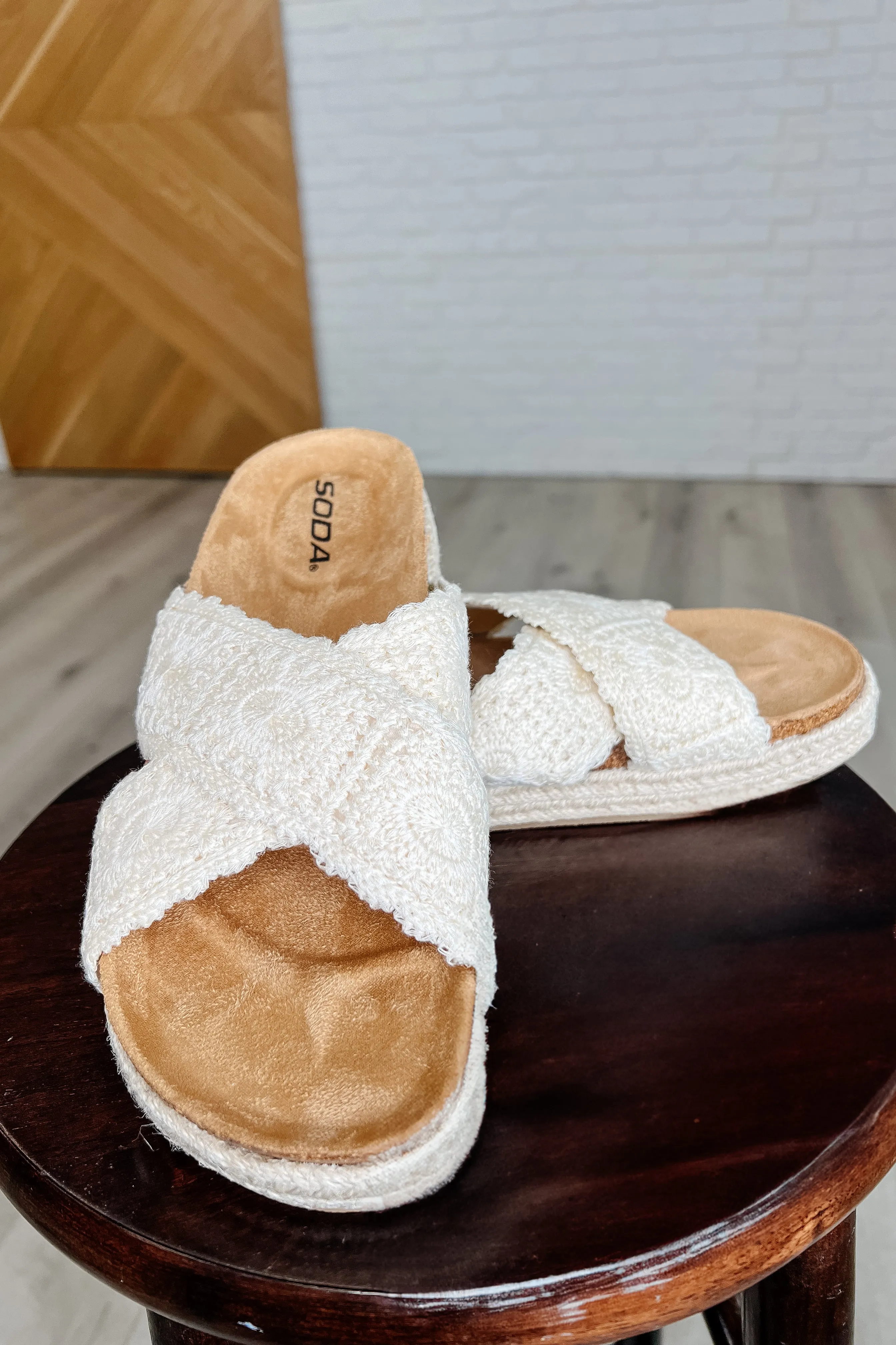 Shoreline Stride Sandals in Sadina Beige