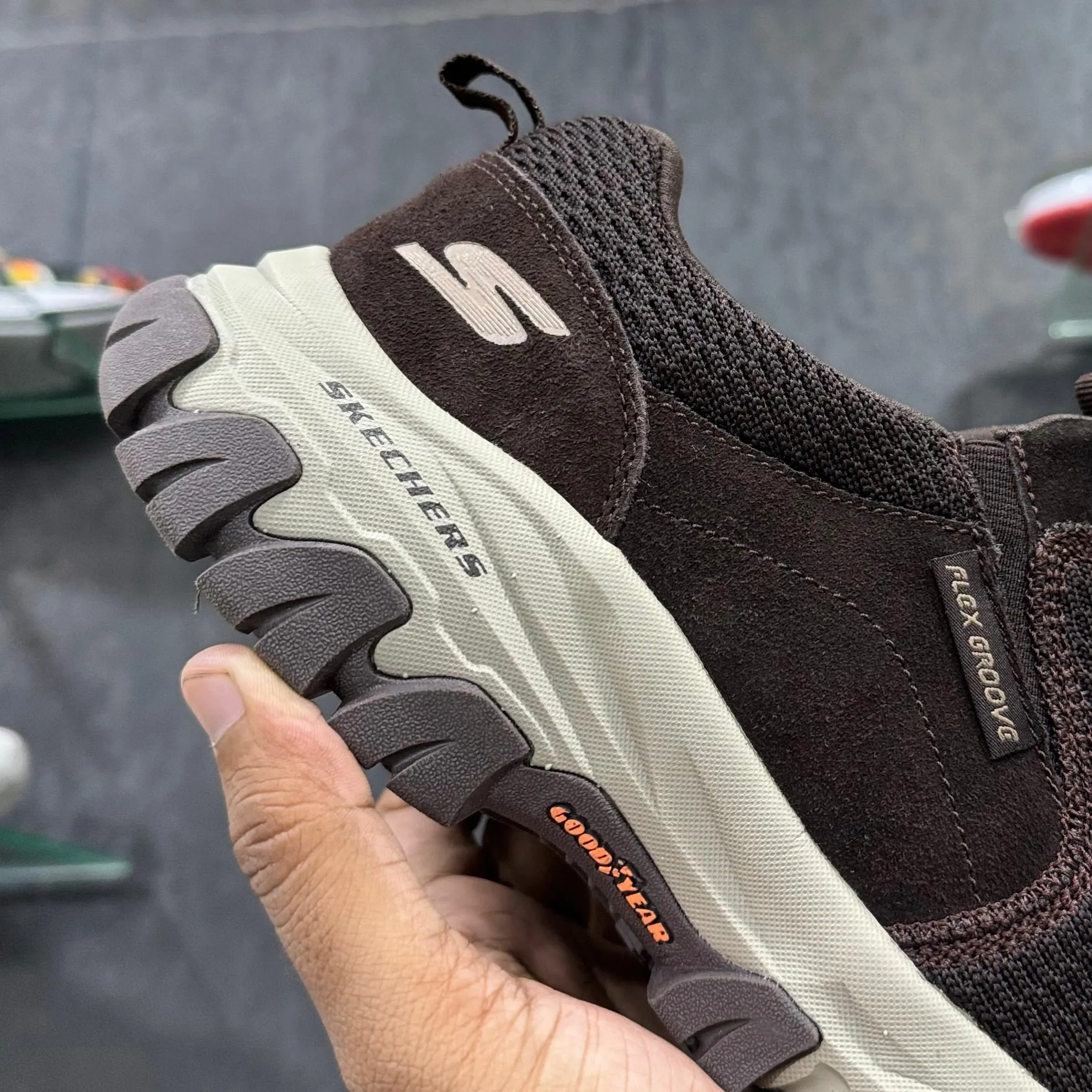 Sketcher DLux Flex Groove Trail Goodyear Sole "DK Brown"