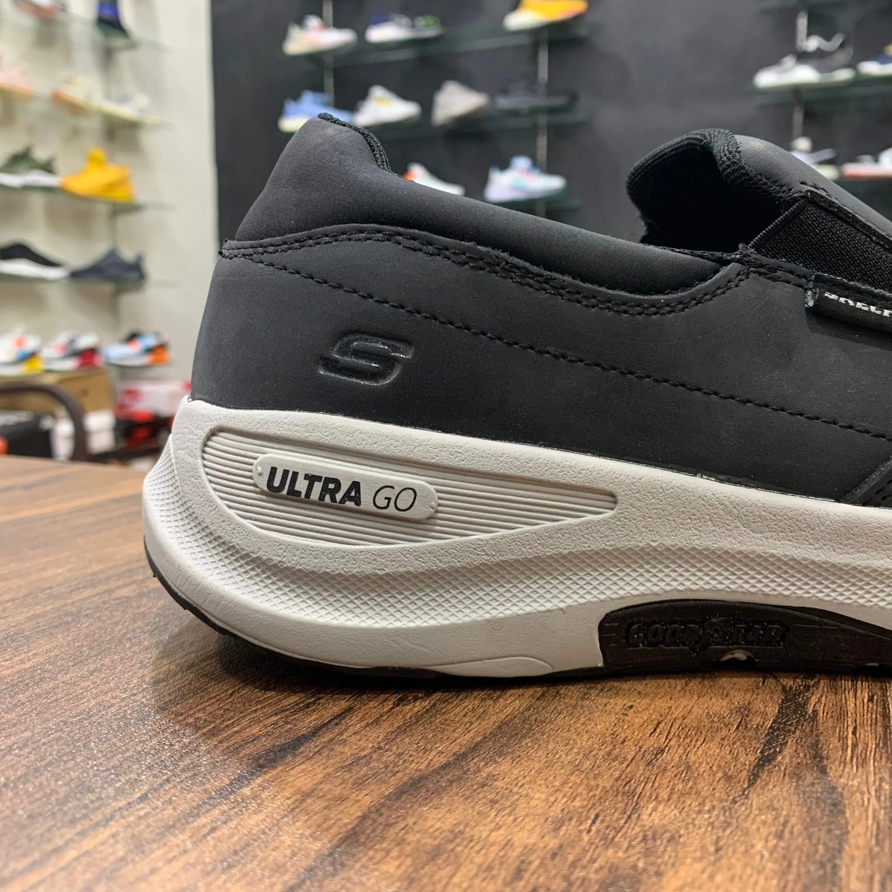 Sketcher Leather Ultra Go-Goodyear Sole "Black White"