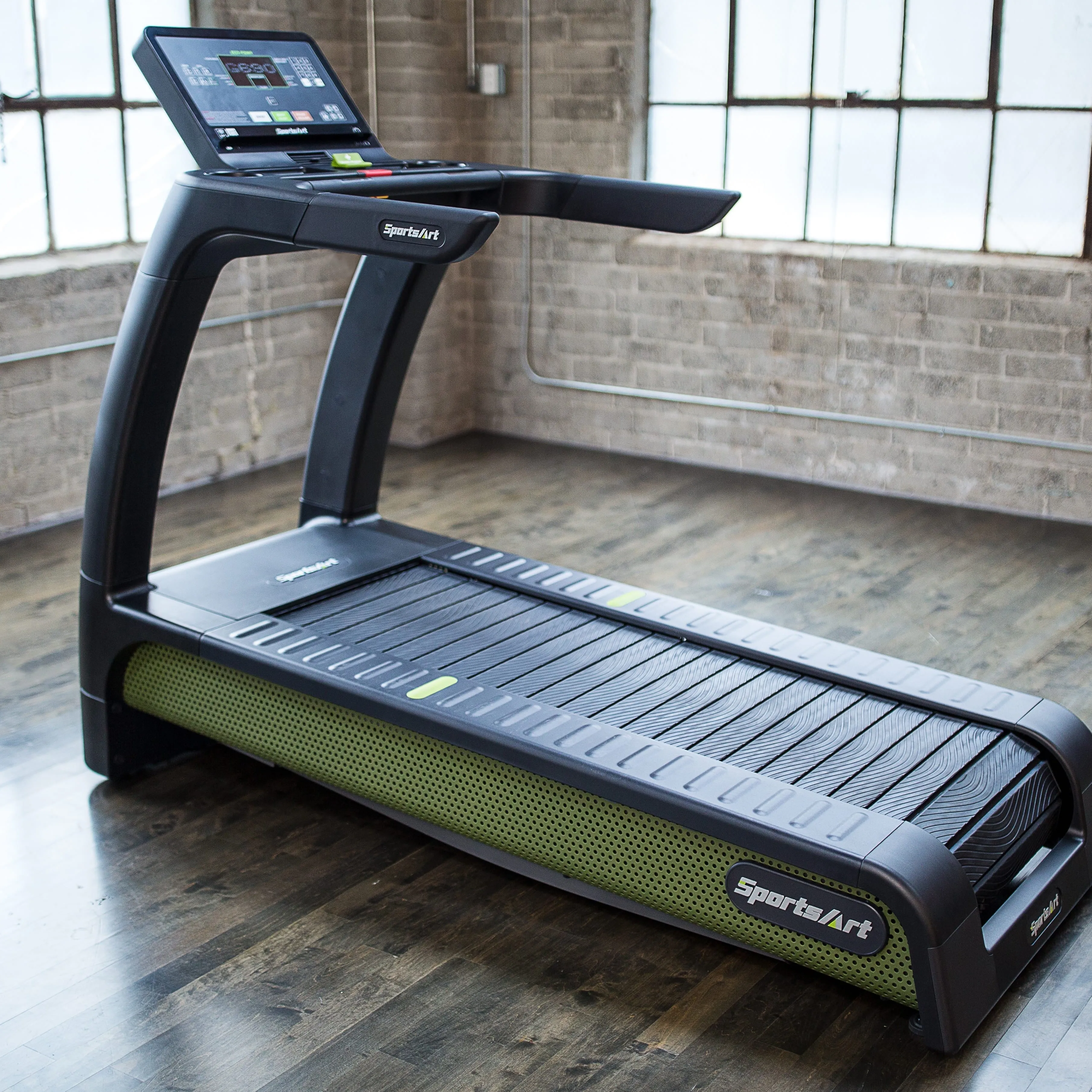 SportsArt G690 VERDE TREADMILL