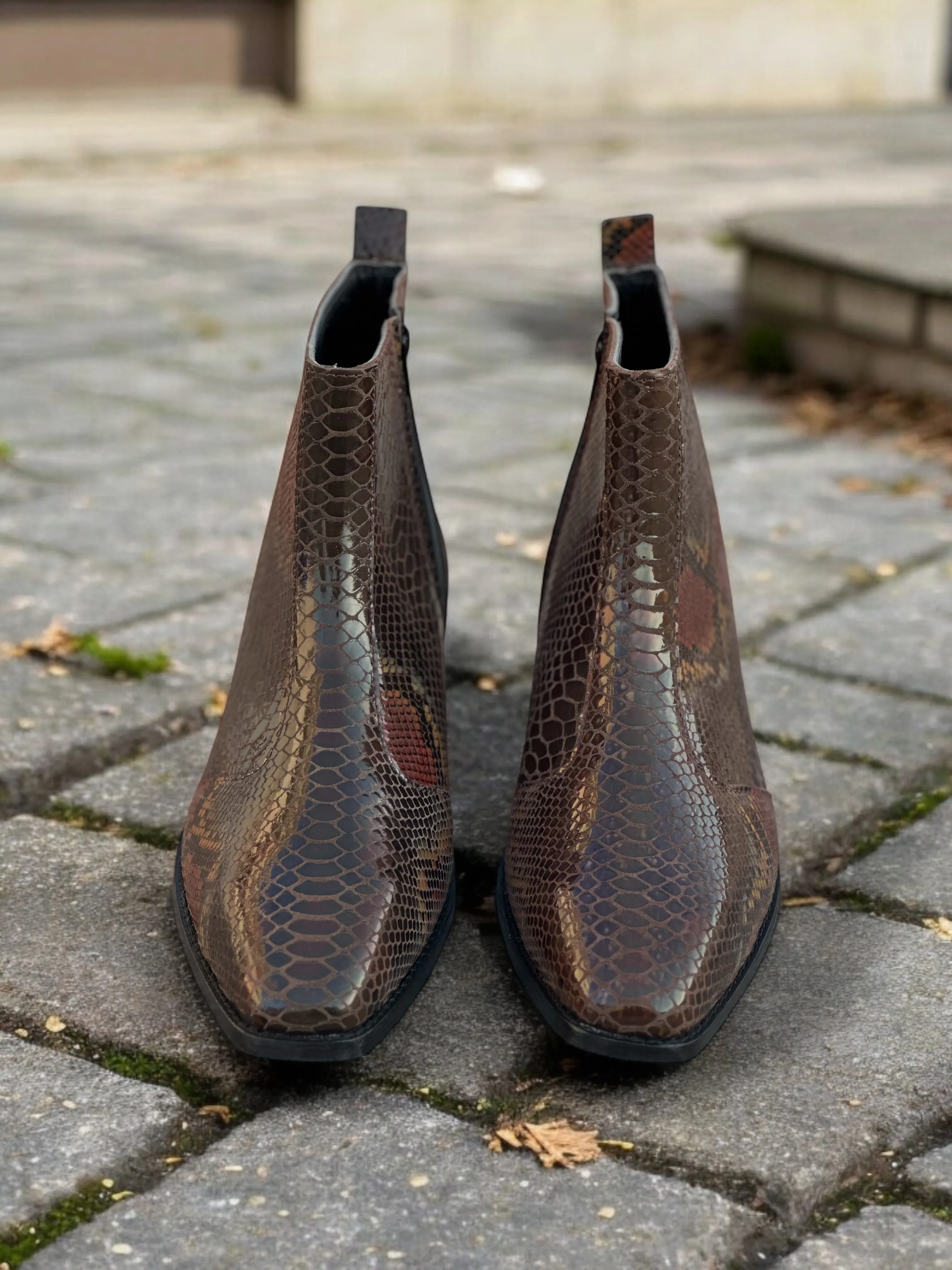 Viper Royale Chelsea Boots